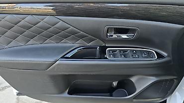 Mitsubishi: Mitsubishi Outlander: 2021 г., 2.4 л, Бензин, Кроссовер — 12