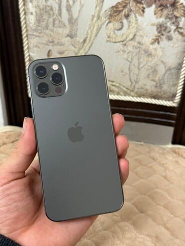 продаю айфон 12: IPhone 12 Pro, Б/у, 128 ГБ, Graphite, Зарядное устройство, Защитное стекло, Чехол, 79 %