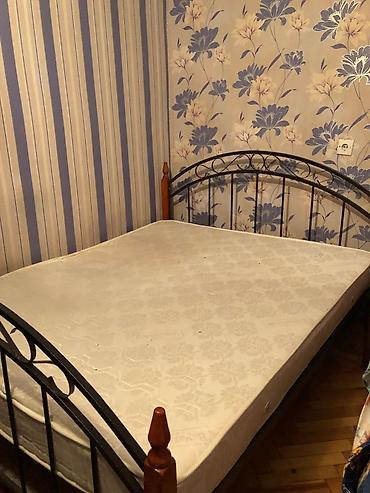 iki nəfərlik çarpayı: Metall çarpayı çarpayı başlığı və ayaq hissəsi ilə - Ölçü: təxmini 2 — 2