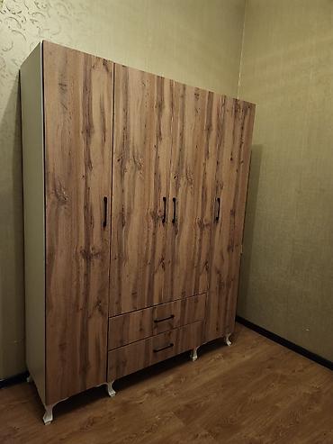 hamam xoncasi: Geniş həcmli 4 qapılı paltar şkafı - Material: ağ iç panel və təbii — 2