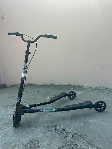 Skuter 180 azn tecili satilir. xaricden alinib 270 azn cox az istifade