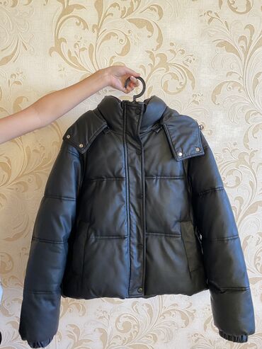 детская кожанная куртка: Куртка кожанная качественнаятёплая носила только два раза пишите
