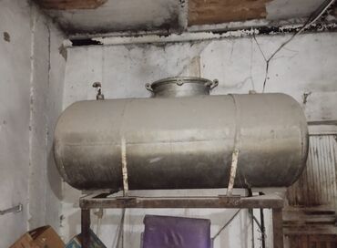 бу канистры: Бак, Металл, 1400 л