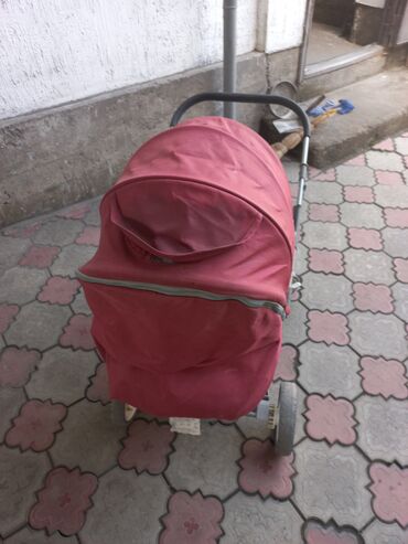 продаю детскую коляску: Коляска, цвет - Серебристый, Б/у