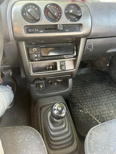 Nissan: Nissan Micra: 2002 г., 1.3 л, Механика, Бензин, Седан at lalafo.kg — 2 Nissan: Nissan Micra: 2002 г., 1.3 л, Механика, Бензин, Седан — 2