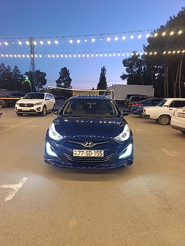 Hyundai: Hyundai Elantra sedan - Kuzov: dərin mavi rəng, idman üslublu ön və — 1