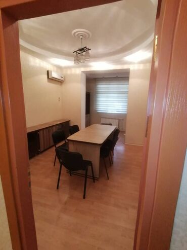 Ofislər: Yasamalda 5 mərtəbəli binanın 1-ci mərtəbəsində yerləşən 3otağlı — 9