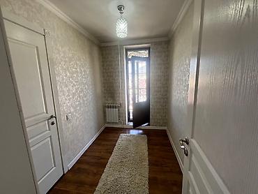 Продажа коттеджей и домов: Просторный двухэтажный дом с ухоженным зеленым участком. - — 55