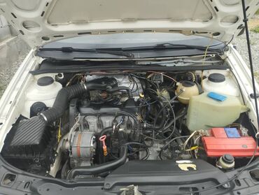 Volkswagen: Volkswagen Passat: 1991 г., 1.8 л, Механика, Бензин, Универсал