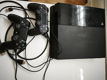 trimer u lidlu: Prodajem PlayStation4 sa konzolama u odlicnom stanju. Kapacitet — 1