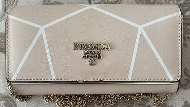 Свадебные платья и аксессуары: Prada, Б/у