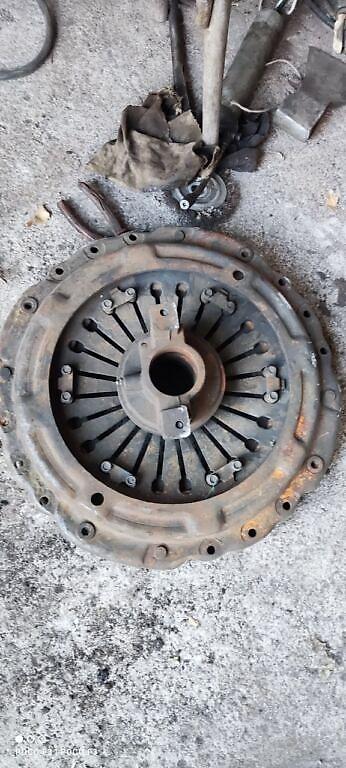 Другие автозапчасти: Продам на Маз 238-236 маховик, корзина с выжимным и диском — 17
