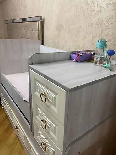 chicco besik: Uşaq beşiyi – komodlu və çekmecəli model - Material: ağac teksturalı — 2
