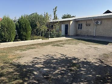 -Продаем дом под бизнеспод квартирантов и по себя. -Во дворе сейчас