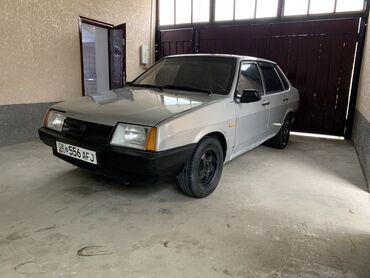 кузов ваз 2109: Автомобиль ВАЗ-2109 в серебристом цвете. Практичный хэтчбек с передним