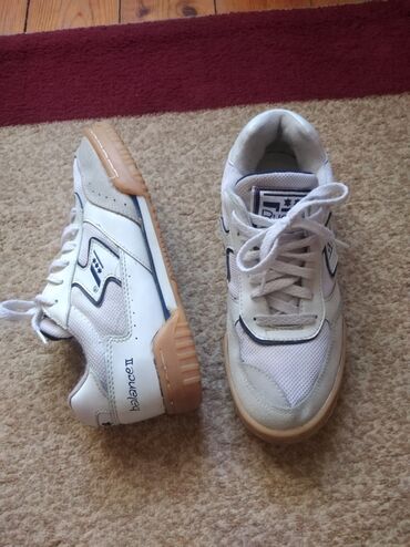 Women's Sneakers and athletic shoes: Ölçü: 37, İşlənmiş — 1