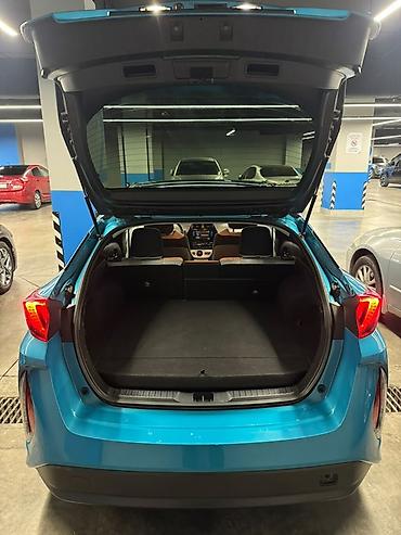 runx alex: Toyota Prius: 2017 г., Автомат, Гибрид, Хэтчбэк — 8