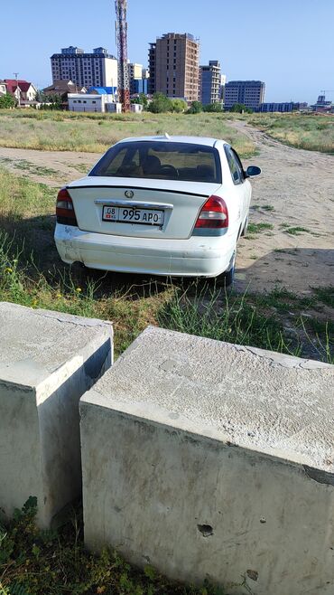 Daewoo: Daewoo Nubira: 2000 г., 1.6 л, Автомат, Газ, Седан