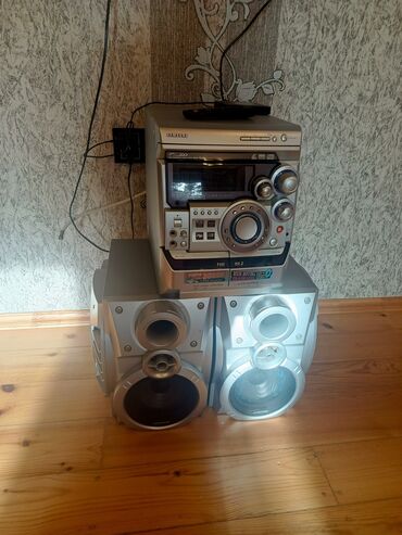 Qulaqcıqlar: Muziqi mərkəzi Samsung. Qiyməti 200 AZN