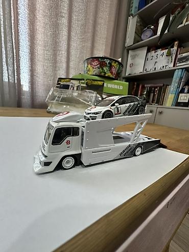 Модели автомобилей: HotWheels Premium Kousoku Hauler и Honda Civic Type R 1:64 масштаб — 5