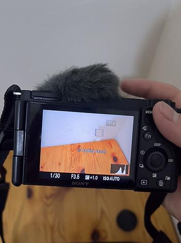 Фотоаппараты: Продам камеру Sony ZV E 10 цена: 45 000c вместе штативом (цена — 10