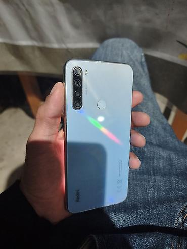 iphone 16 pro gold: Redmi smartfon - Model: Redmi (arka qapaqda “Redmi” loqosu). - Rəng — 3
