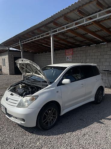 Toyota: Toyota Ist: 2004 г., 1.5 л, Бензин — 4