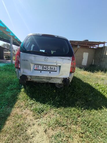 мазда трибуте: Минивэн Mazda Premacy серебристого цвета, представленный на