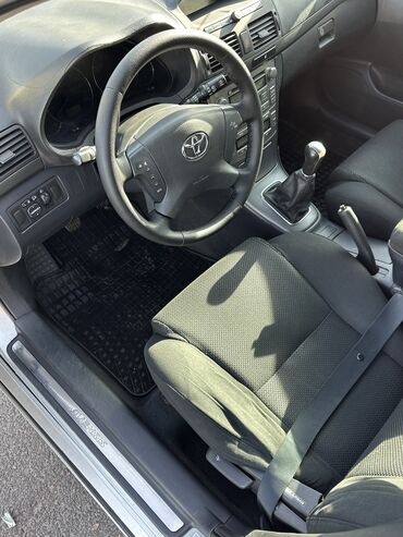 Toyota: Toyota Avensis: 2003 г., 1.8 л, Механика, Бензин, Хэтчбэк — 5