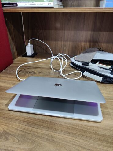 apple mac pro 17: Apple M1, 8 GB, 13.3 "