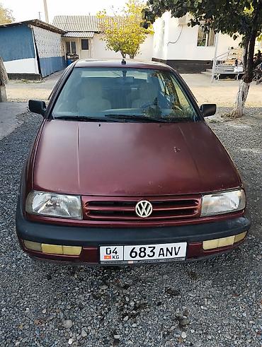 салон автомобиля: Volkswagen Vento: 1996 г., 1.6 л, Механика, Бензин, Седан — 1