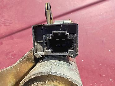 Auto delovi: Motor zadnjeg brisaca Lada 112. Polovno, ocuvano. Skinuto sa — 12