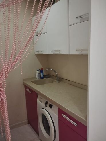 Salon, tibbi mebel dəsti: Ünvan,Bakıxanov qəsəbəsi,Sülh küçəsi 4. 50 kv.m,Ümumilikdə 3 otaq — 9