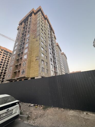 срочно продаётся 1 комнатная квартира в районе ошского рынка по улице кенсуйская 17: Продается парковочные места в паркинге в Джал 15