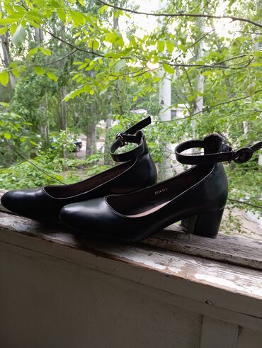 женская спортивная обувь бишкек: Туфли 38, цвет - Черный