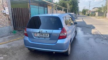 граната хонда фит: Автомобиль Honda Fit серебристого цвета с правым рулем, идеально