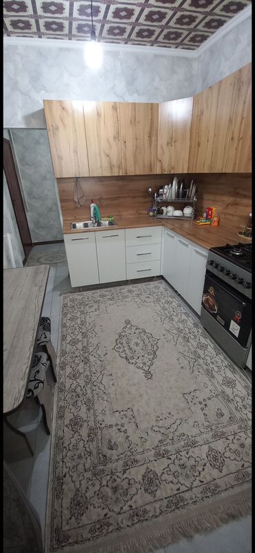 дом барачного типа бишкек: 70 м², 3 комнаты
