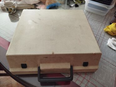 Stari uređaji: Olympia mehanička pisaća mašina sa koferom Nepoznato stanje. Mora — 1