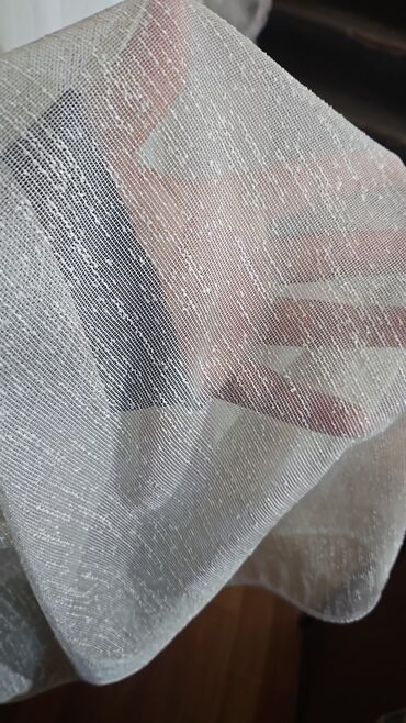 Pərdə və tüllər: Zərif, şəffaf tül pərdə, üzərində incə çiçək naxışları var. Otağınıza — 2