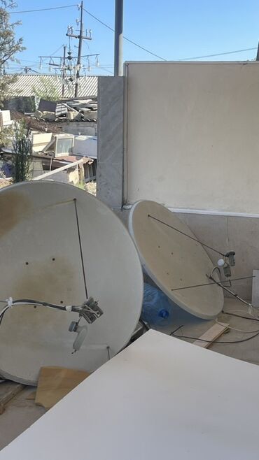 televizor satılır: İki ədəd peyk antenası satılır. Antenalar divara bərkidilmək üçün