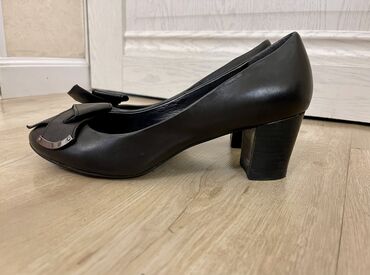 женские кожаные туфли лодочки: Туфли 40, цвет - Черный