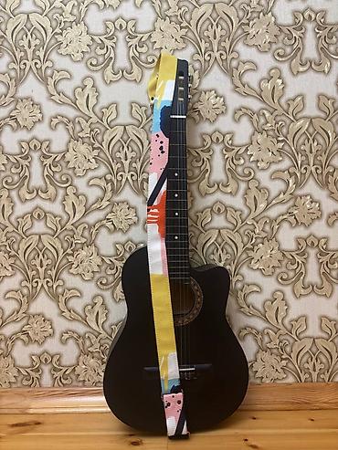 Gitaralar: Əla vəziyyətdə klassik gitara (3 ay istifadə olunub) Alət demək olar — 1