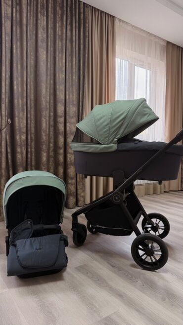 прогулочную коляску simplicity: Коляска, цвет - Черный, Б/у