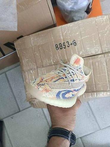 bff torba: Adidas Yeezy
brojevi 36 do 44
cena 4000 dinara — 4