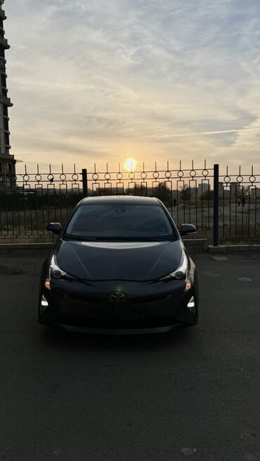кнопка стеклоподъёмники: Toyota Prius: 2017 г., 1.8 л, Вариатор, Гибрид, Хетчбек