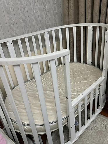 uşaq beşiyi satılır: Oğlan və qız üçün, İşlənmiş, Yumru, Beşik, Dəstsiz, Matras ilə, Yellənmə mexanizmi ilə — 1