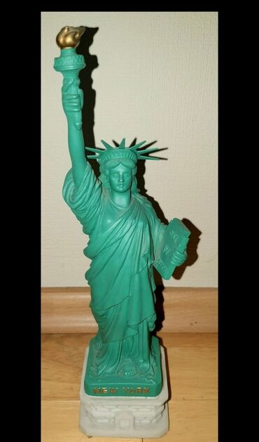 нью беланс кроссовки: Статуя Свободы от Kings, привезли с Сша, Нью Йорк, высота 28см