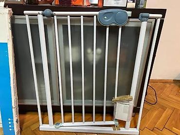Ostali dečiji nameštaj: Sigurnosna pregrada za decu – metalna, samostojeća - Namenjena — 1