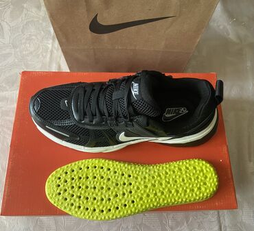 Krasofkalar və idman ayaqqabıları: Yeni̇ - ni̇ke 
Made in Vyetnam
41- ölçü 
ortopedik 
barkod — 10