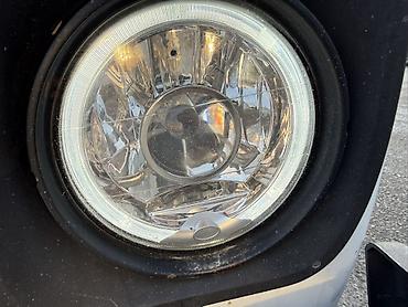 VAZ (LADA): LADA Niva 4x4, ağ rəng, 3 qapılı kuzov. Xüsusiyyətlər: - Daimi — 4